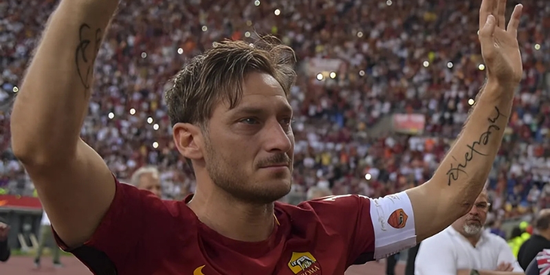 Cả Roma cùng khóc ngày Totti ra đi 