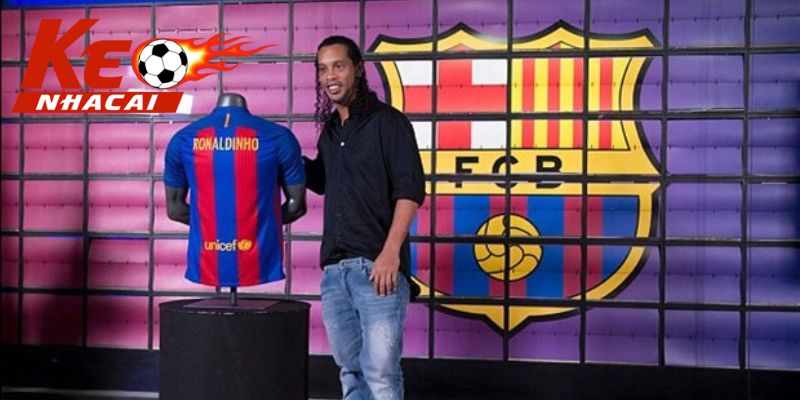 Ronaldinho đến Barcelona